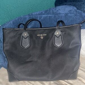 Over the shoulder Women’s Michael Kors black purse bag